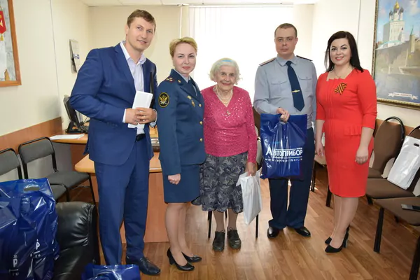 Поздравление ветеранов с днем Победы